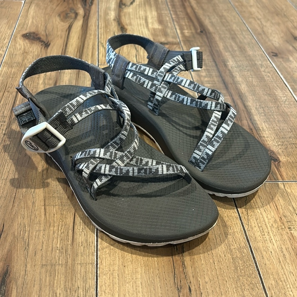 Chaco Z/Cloud X Echo Paloma Gray/White Strappy Sandal Women’s 9